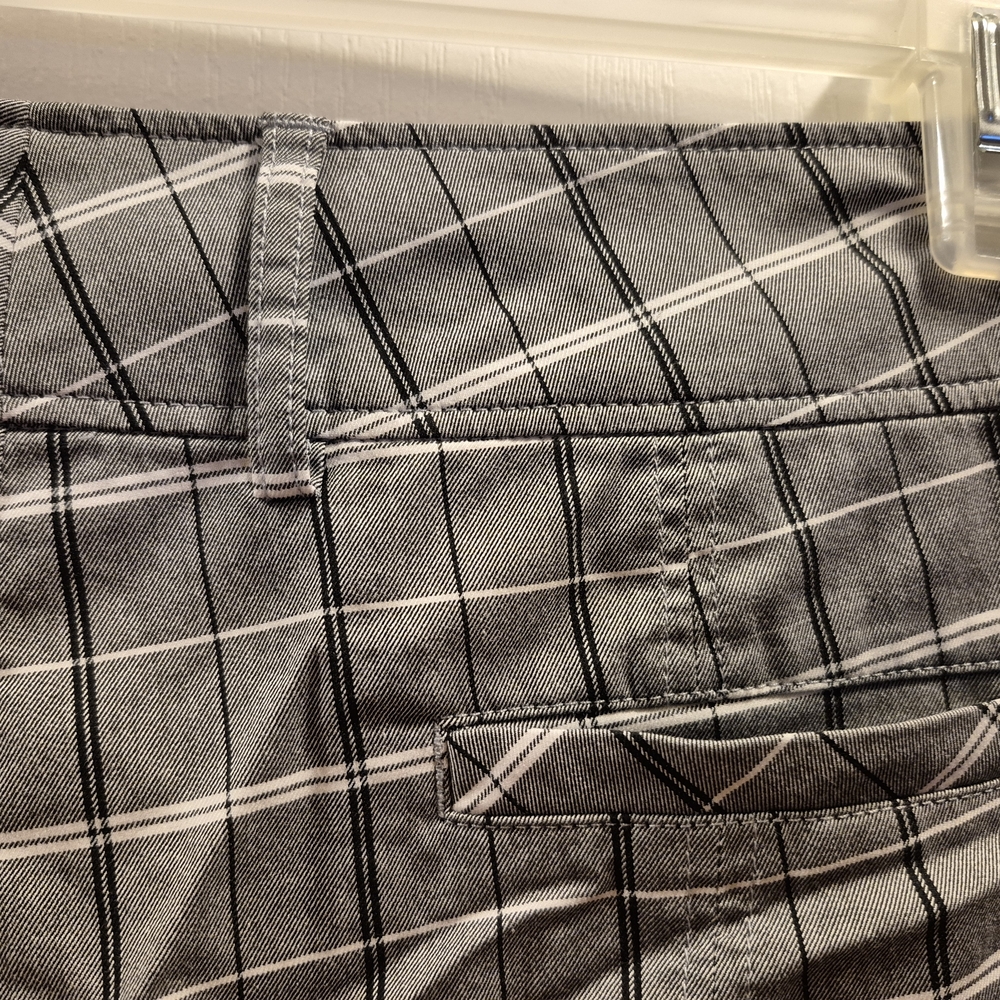 Ladies Shorts - Picture 6 of 7